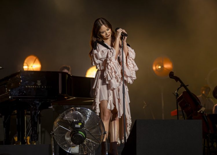 st-vincent-e-laufey-movem-o-publico-em-boa-edicao-do-popload-festival-–-jovem-pan