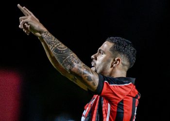 athletico-mira-lateral-do-fluminense-e-meia-do-vitoria-para-a-serie-b