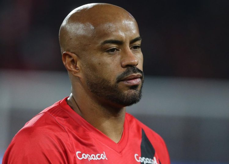 thiago-heleno-chora,-cita-petraglia-e-revela-bastidores-da-saida-do-athletico