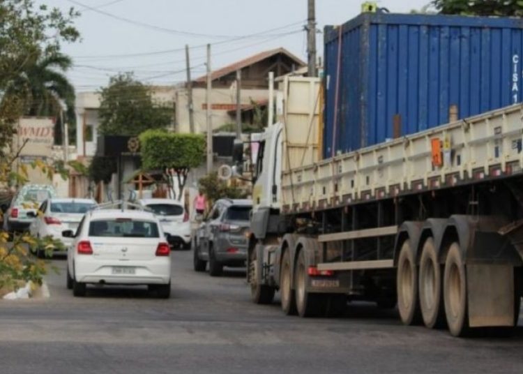 juiza-suspende-portaria-e-autoriza-circulacao-de-caminhoes-de-4-eixos-em-campos