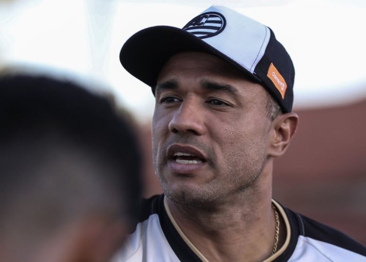 londrina-contrata-roger-silva,-ex-atacante-do-athletico,-como-tecnico