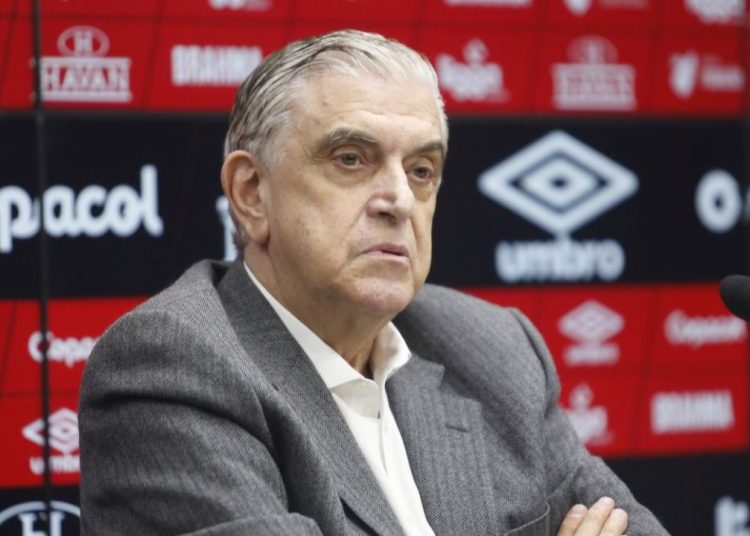 petraglia-volta-a-ser-alvo-da-torcida-do-athletico-apos-quinta-derrota-na-serie-b