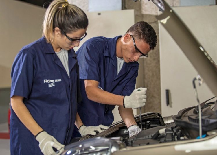 firjan-senai-oferece-mais-de-3,9-mil-vagas-gratuitas-em-cursos-tecnicos