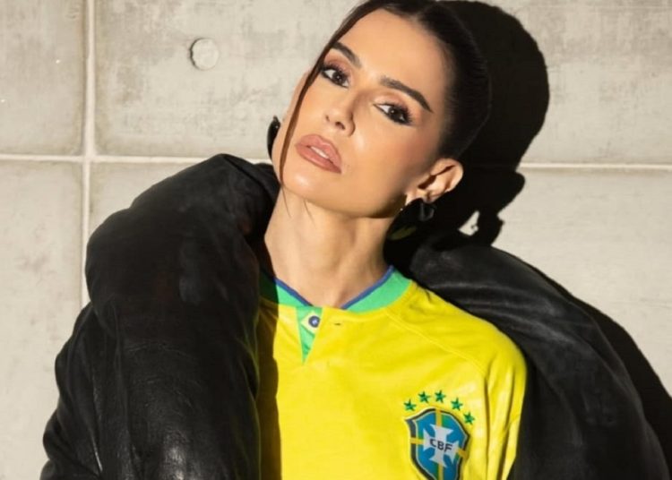 deborah-secco-exalta-cultura-brasileira-com-look-‘brasilcore’-em-jogo-da-selecao-–-jovem-pan