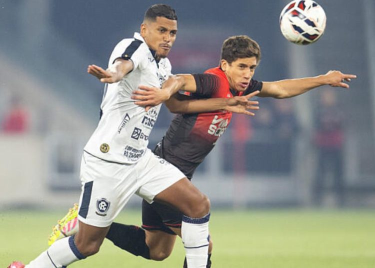 fatal-model-usa-camisa-do-remo-para-provocar-athletico-apos-polemica-de-naming-rights