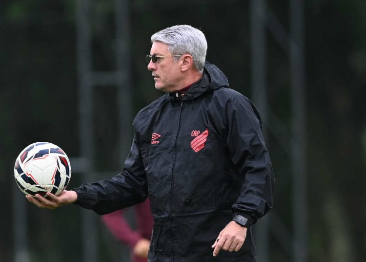 odair-hellmann-destaca-vitoria-da-estrategia-explica-mudanca-tatica