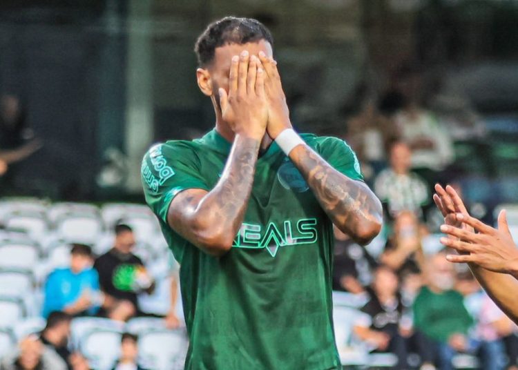 coritiba-confirma-saida-de-brumado-em-meio-a-disputa-da-serie-b