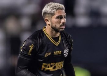 ex-coritiba,-volante-andrey-rescinde-contrato-e-deixa-o-lanterna-da-serie-b