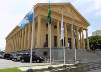 vereadores-de-campos-agora-terao-ate-r$-1.600-por-mes-para-combustivel