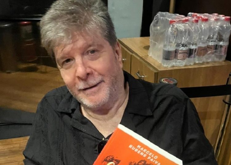 marcelo-rubens-paiva-quebra-perna-em-voo-para-portugal-–-jovem-pan