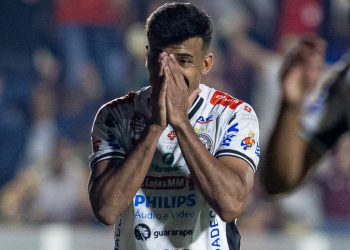 serie-b:-operario-perde-penalti-e-fica-no-empate-com-o-vila-nova