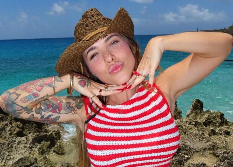 influenciadora-sophie-buttini-anuncia-saida-do-conteudo-adulto:-‘doenca-disfarcada-de-liberdade’-–-jovem-pan