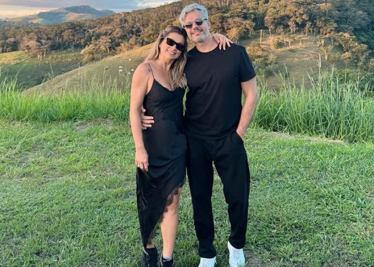 flavia-alessandra-surpreende-otaviano-costa-ao-revelar-visita-a-casa-de-swing-–-jovem-pan