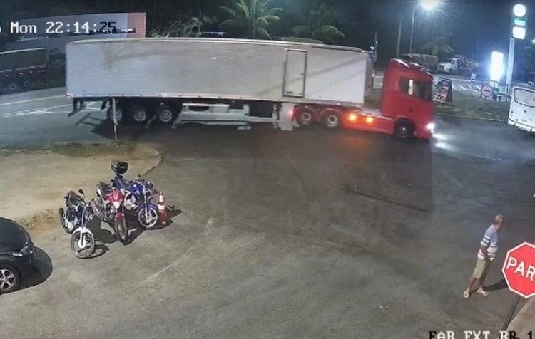 campos-e-alvo-de-operacao-da-pf-contra-quadrilha-que-transportava-cocaina-em-caminhoes-de-carne