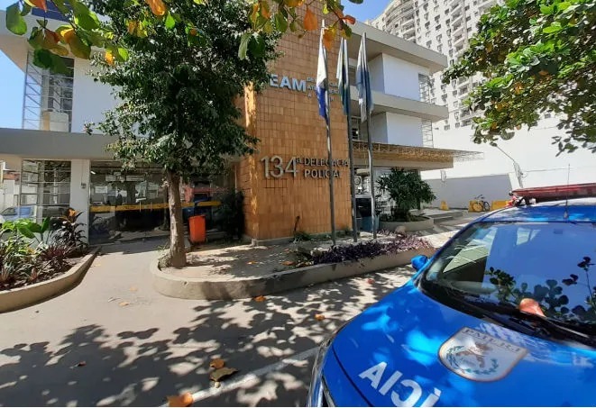 homem-e-detido-com-arma-e-mais-de-r$-11-mil-em-estacionamento-de-shopping-em-campos