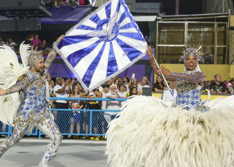 desfile-das-escolas-do-rio-tera-18-jurados-a-mais-no-carnaval-de-2026