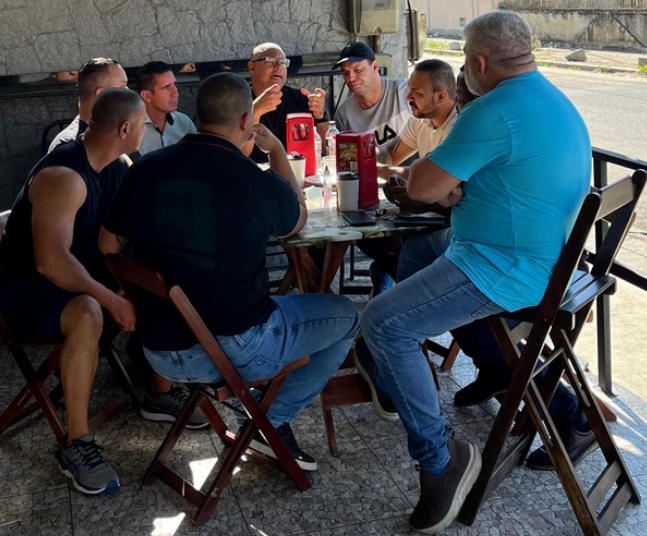 RACHA NA BASE? Reunião de vereadores gera especulação em Campos