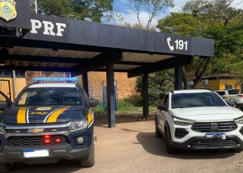 PRF recupera em Campos carro roubado no Rio