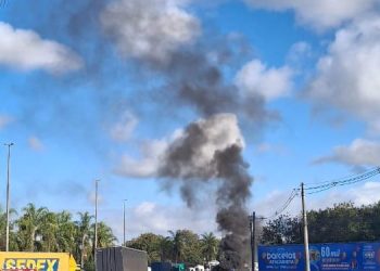 Protesto de carroceiros bloqueia trânsito em Campos após novas regras para carroças