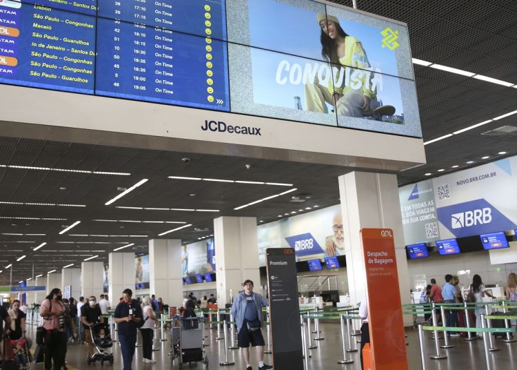 Portos e aeroportos terão de expor materiais informativos sobre mpox