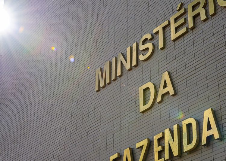 Despesas federais poderão crescer até R$ 168 bilhões em 2026