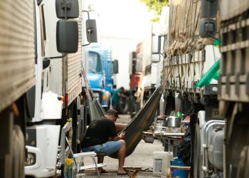 Unidades de saúde para caminhoneiros ficarão em postos nas rodovias