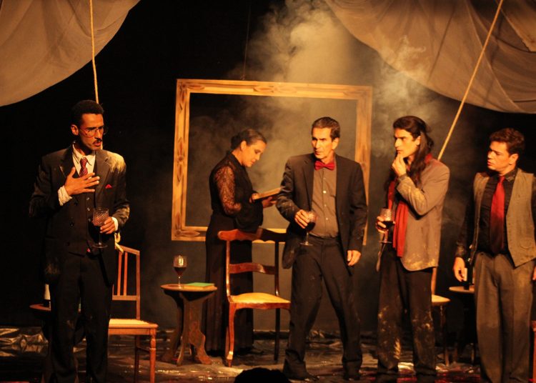 Teatro de Bolso recebe “‘fernandos’ em busca de Pessoa” neste final de semana