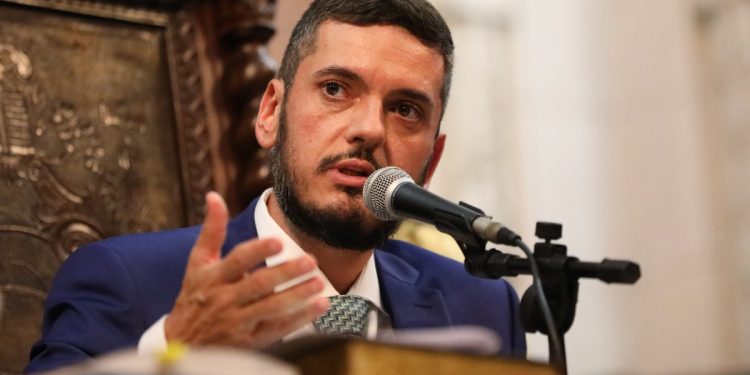 Alerj inicia votação de pacote contra o crime proposto por Rodrigo Bacellar