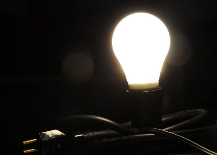Aneel aponta que furto de energia custou de R$ 10,3 bilhões em 2024