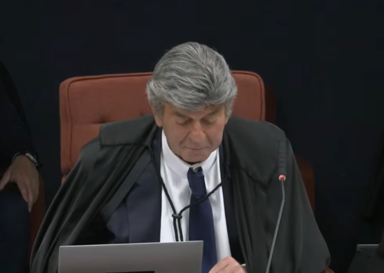 URGENTE: Fux vota pela anulação do julgamento do ex-presidente Jair Bolsonaro; Assista ao vivo:
