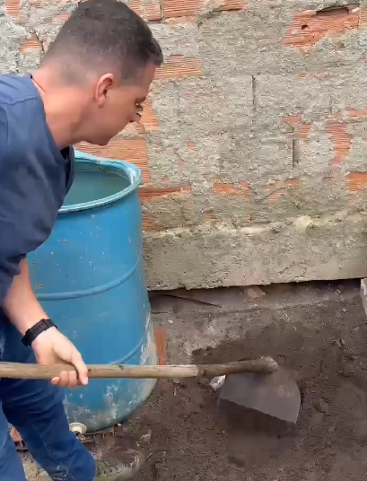 Polícia prende traficante e encontra mais de 600 saquinhos de drogas enterrados em tonel em Macaé