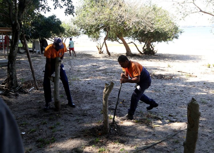 Ação conjunta retira cercas irregulares em Lagoa de Cima