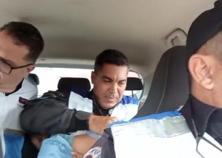 Policiais salvam bebê engasgado em Campos 