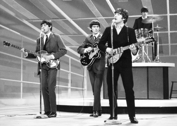 Paul McCartney canta ‘Help!’ por completo pela primeira vez em 60 anos