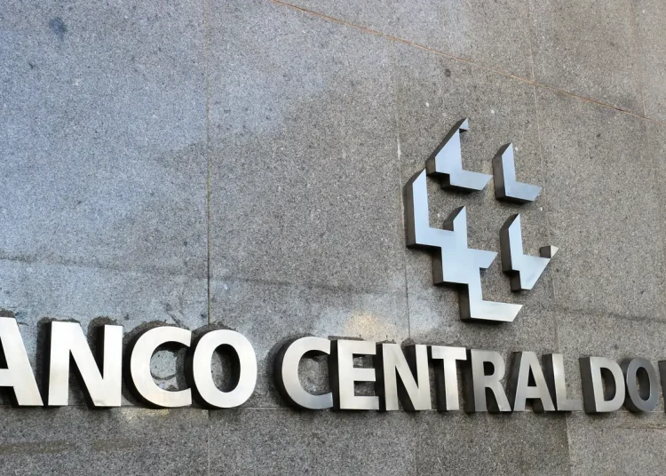 Projeções do mercado para inflação, PIB, Selic e dólar ficam estáveis