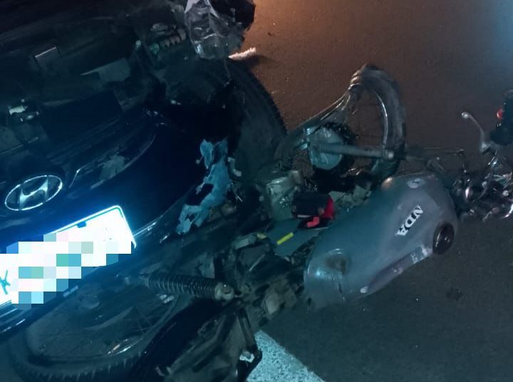 Acidente entre moto e carro em Campos deixa um morto e outro em estado grave