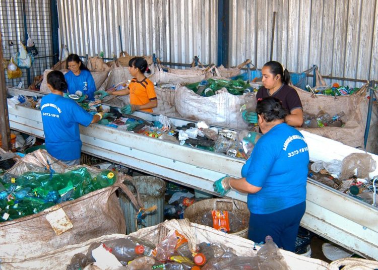 Produção de plástico reciclado no Brasil cresceu 8% em 2024