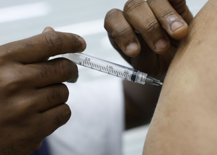 Internação por Influenza A e Covid cresce no Distrito Federal e Goiás