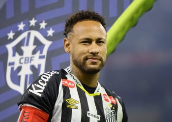 Rafinha Bastos sofre acidente de bicicleta em Nova York e fratura clavícula