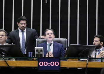 Caetano, Gil e Chico vão cantar em protesto contra PEC da Blindagem no Rio