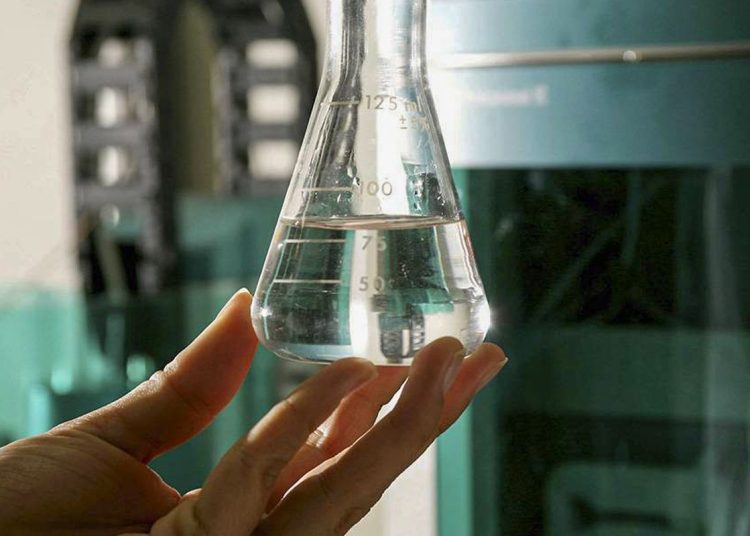 Metanol: saiba o que é a substância presente em bebida adulterada