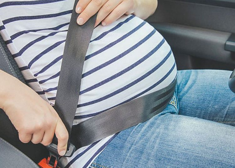 Médicos alertam para cuidados no volante durante gestação e puerpério
