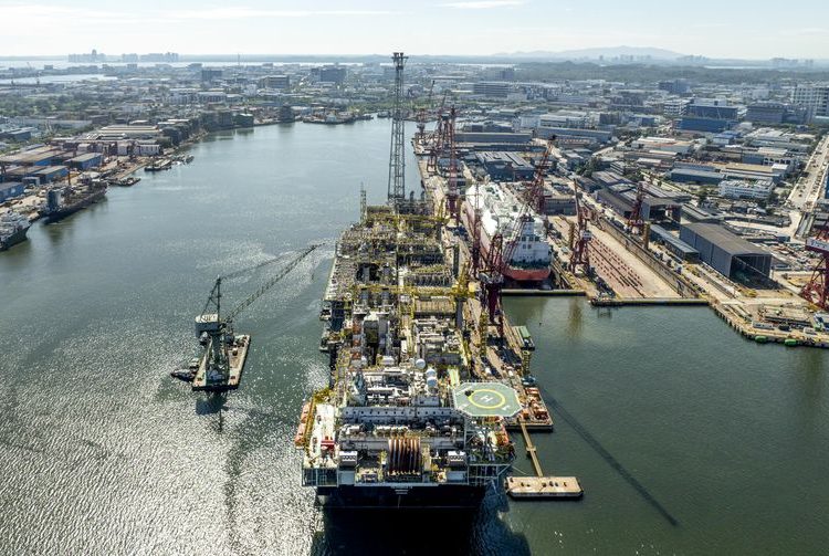 Nova plataforma chega ao pré-sal e pode aumentar produção em 20%