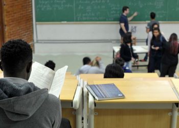 Brasil tem maior número de aluno por professor em faculdades privadas