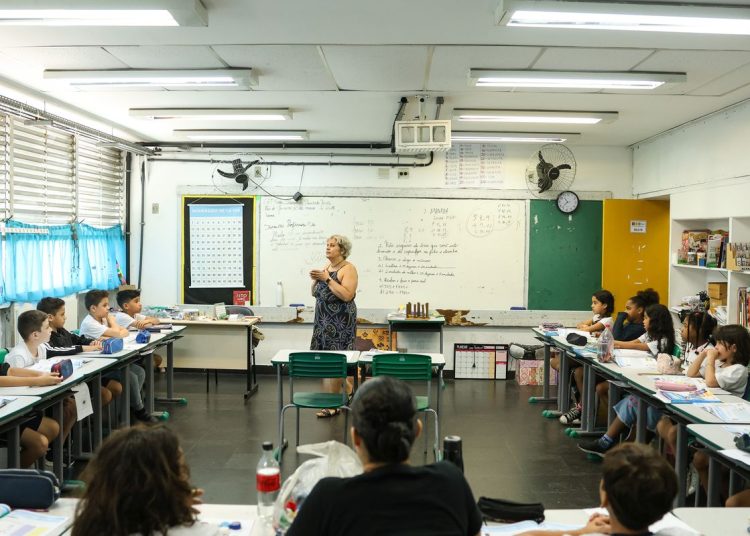 Carteira nacional do professor será entregue em outubro, anuncia MEC