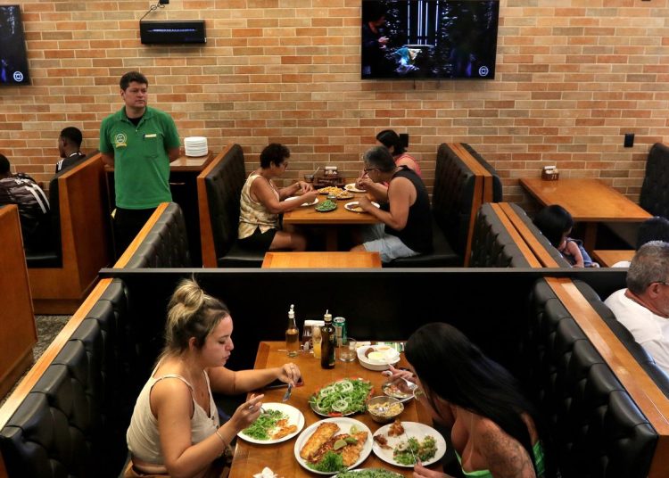 Setor de alimentação tem 43% das empresas com lucro em agosto