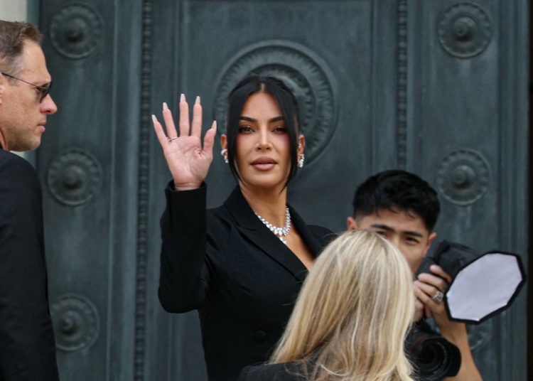 Kim Kardashian está com aneurisma cerebral e culpa divórcio conturbado com Kanye West