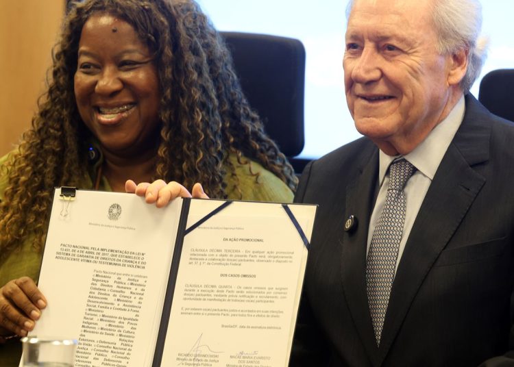 Lewandowski anuncia série de iniciativas do programa Crescer em Paz