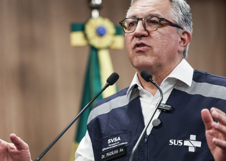 Casos suspeitos de intoxicação devem aumentar no país, diz ministro