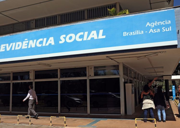 INSS suspende programa de redução de fila por falta de verba